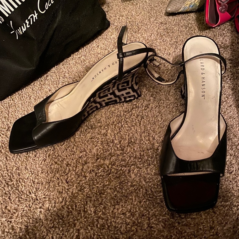 Hillard & Hanson Unique Black Pattern Wedges